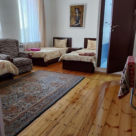 Bonjour House Hotel Yerevan Bagian luar foto