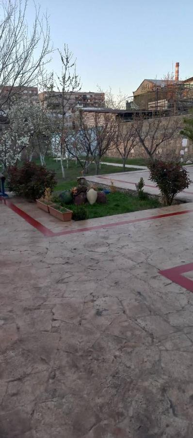 Bonjour House Hotel Yerevan Bagian luar foto