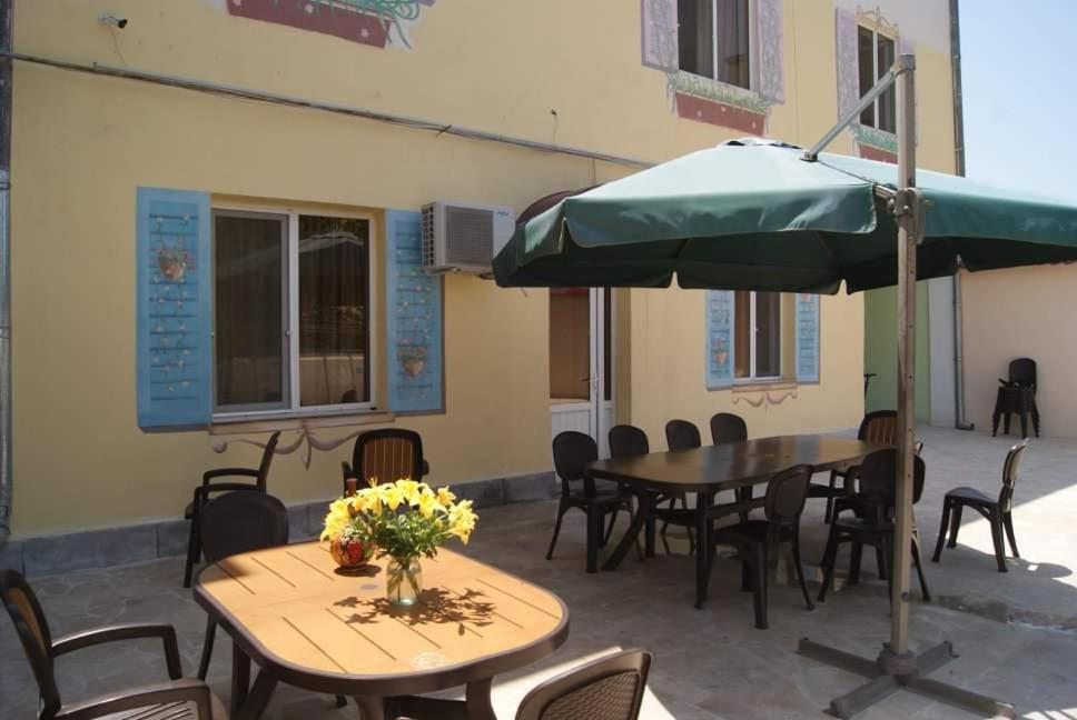 Bonjour House Hotel Yerevan Bagian luar foto