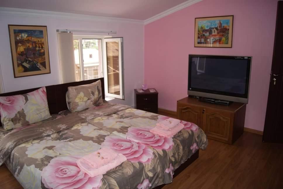 Bonjour House Hotel Yerevan Bagian luar foto