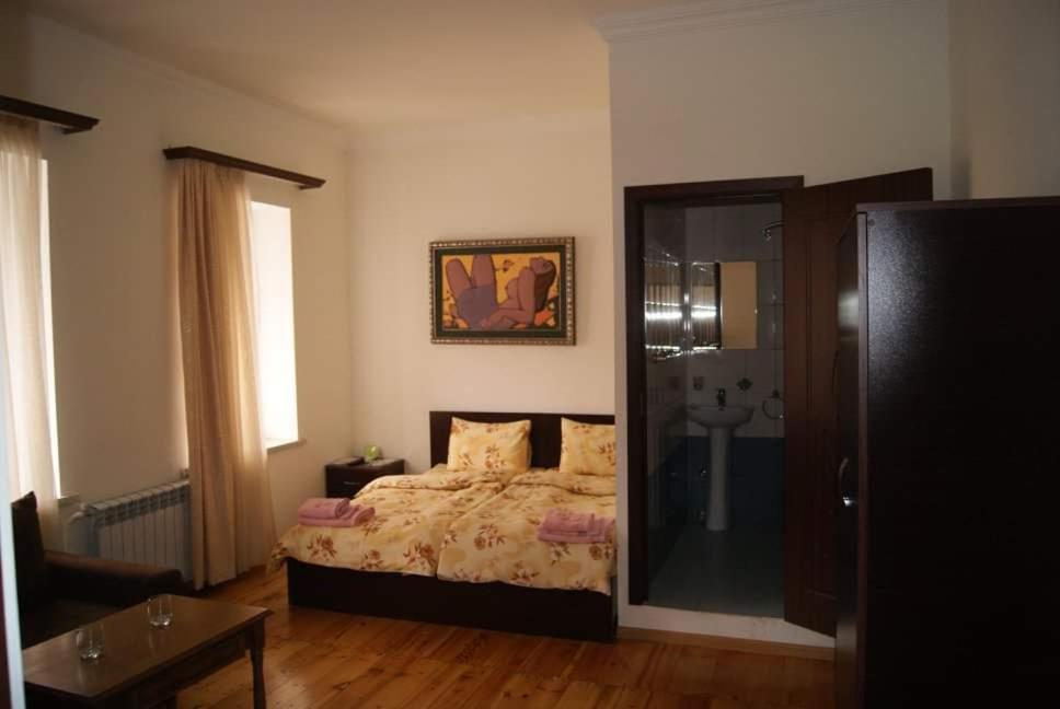 Bonjour House Hotel Yerevan Bagian luar foto