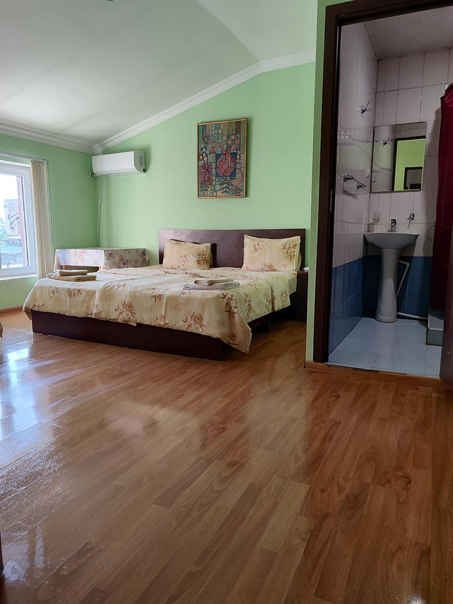 Bonjour House Hotel Yerevan Bagian luar foto
